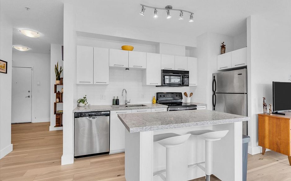 304 205 E 10th Avenue