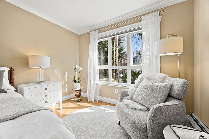 203 1125 Gilford Street