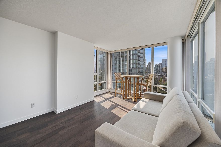 1901 1033 Marinaside Crescent