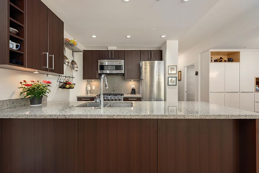 253 108 W 1st Avenue