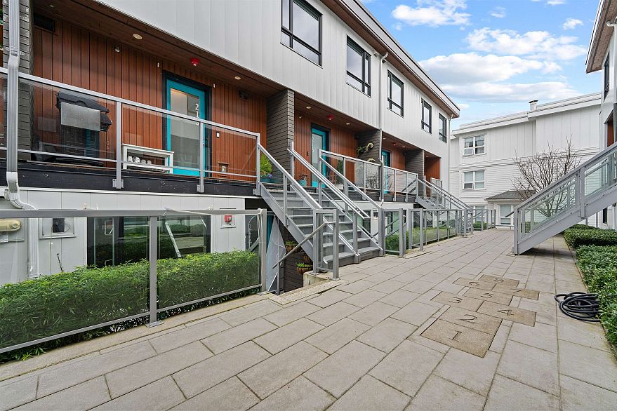 215 311 E 16th Avenue