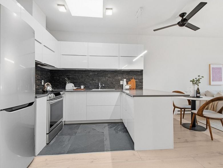 PH6 688 E 17th Avenue