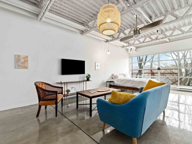 330 350 E 2nd Avenue