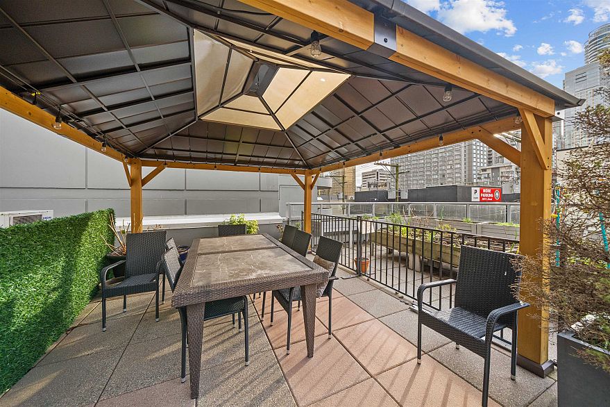 1403 1060 Alberni Street