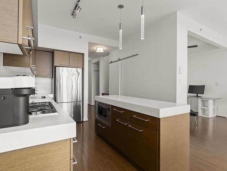 1206 2770 Sophia Street