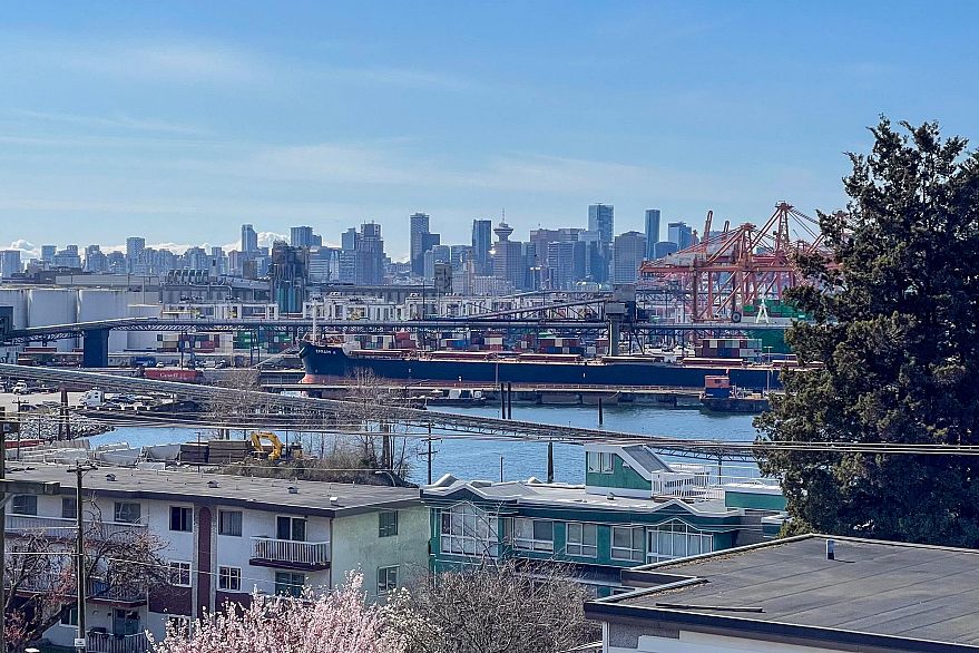 302 2215 Mcgill Street