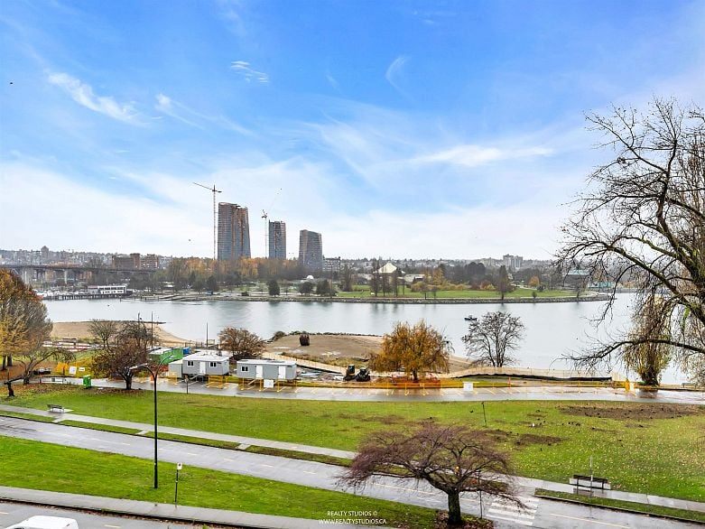 302 1311 Beach Avenue