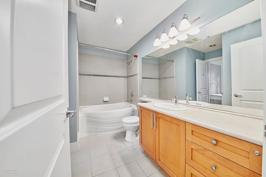 212 2250 Wesbrook Mall