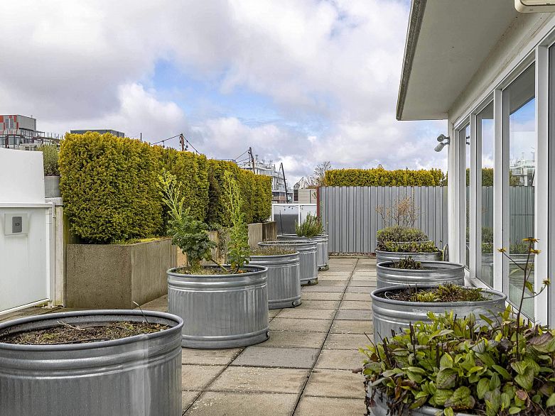 502 311 E 6th Avenue