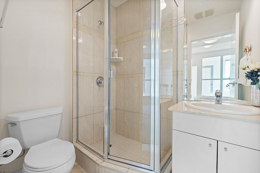 3601 1328 W Pender Street