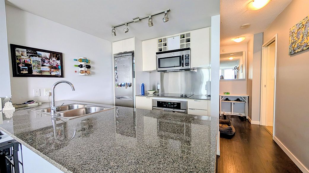 3301 233 Robson Street