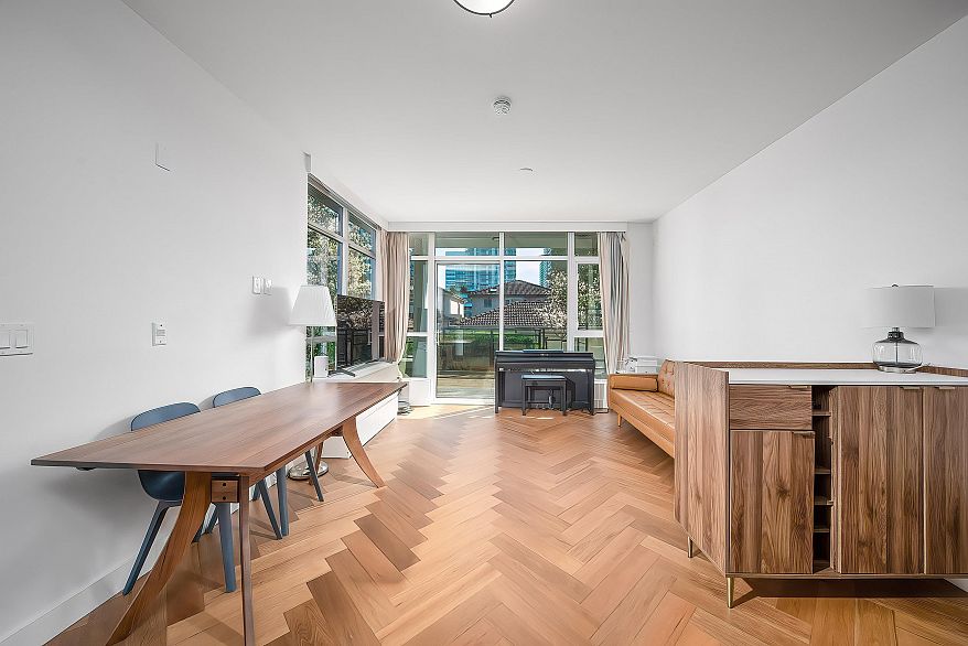 106 458 W 63rd Avenue