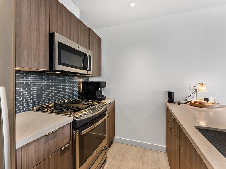 201 1788 Ontario Street