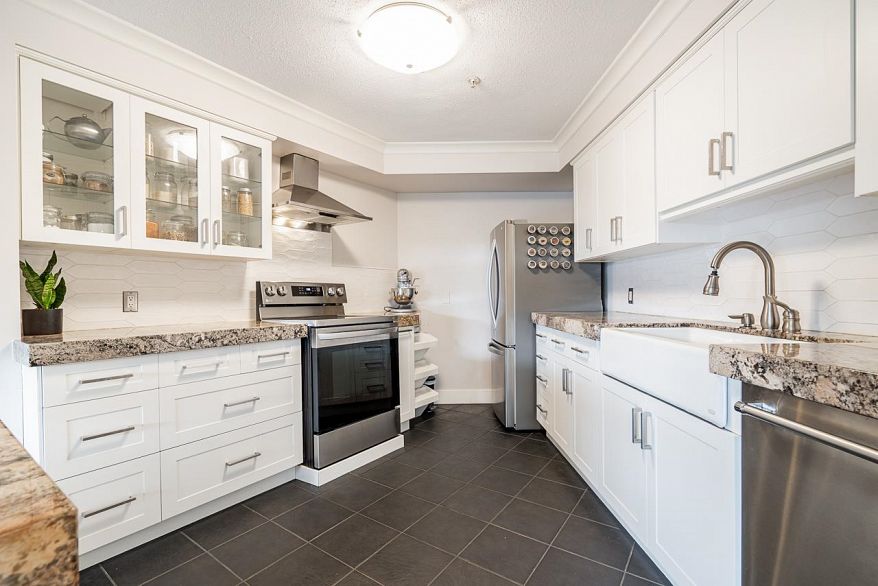 111 1236 W 8th Avenue