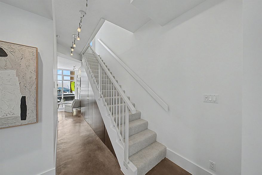 TH A 1199 Marinaside Crescent