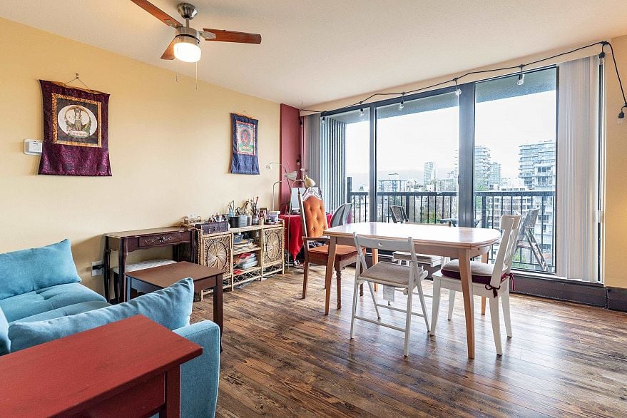 1403 1330 Harwood Street