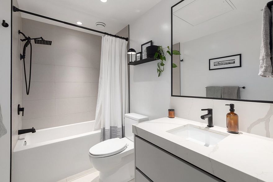 101 239 E 16th Avenue