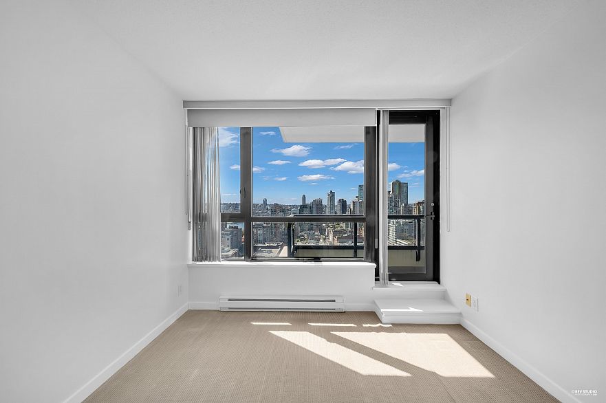 2608 977 Mainland Street