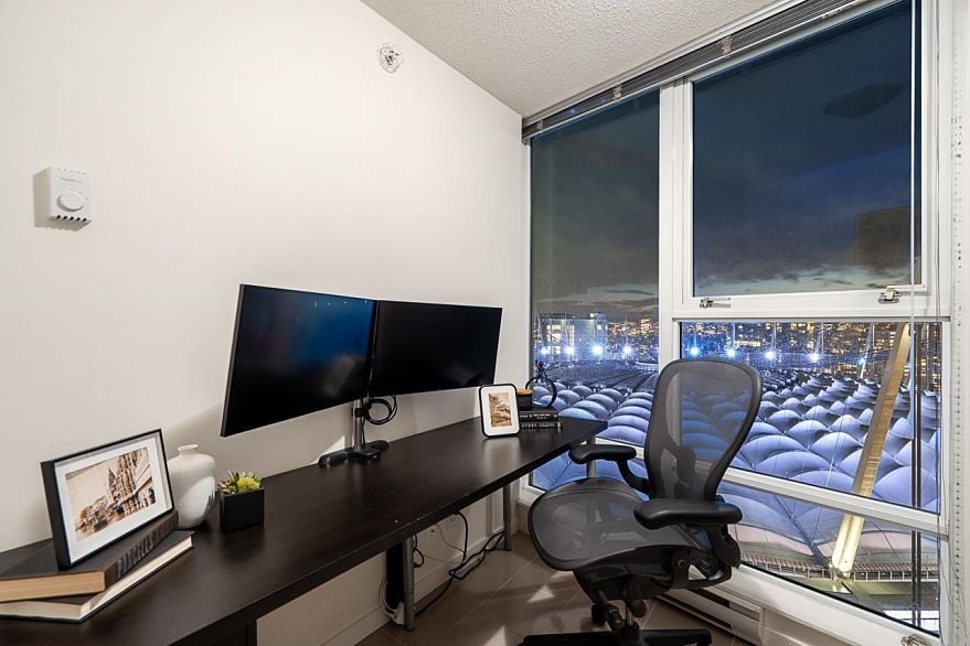 2803 111 W Georgia Street