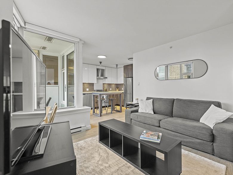 502 311 E 6th Avenue