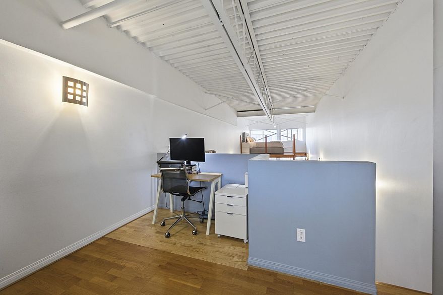 C6 238 E 10th Avenue