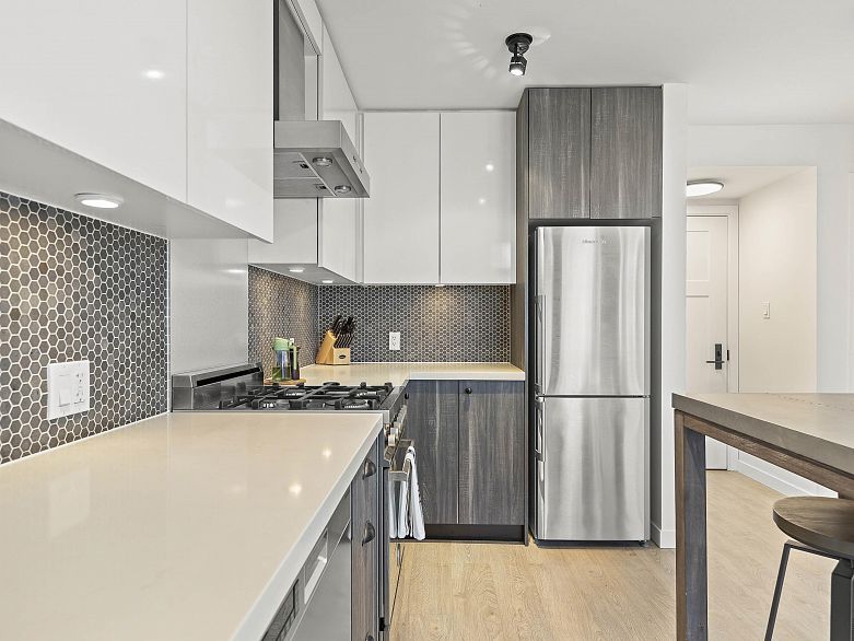 502 311 E 6th Avenue