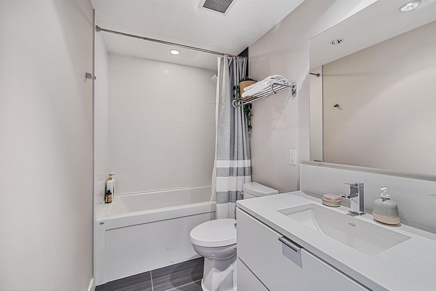 820 1777 W 7th Avenue