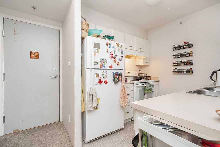 906 3438 Vanness Avenue