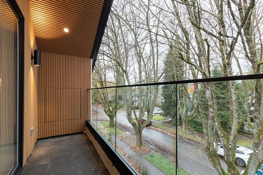 1 2976 W 13th Avenue