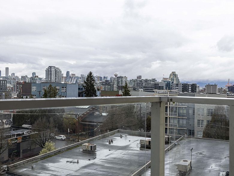 502 311 E 6th Avenue