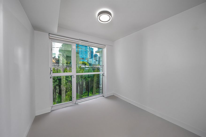 106 458 W 63rd Avenue