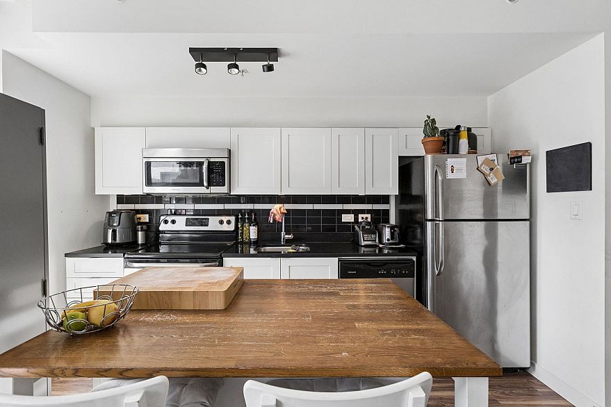 406 2511 Quebec Street