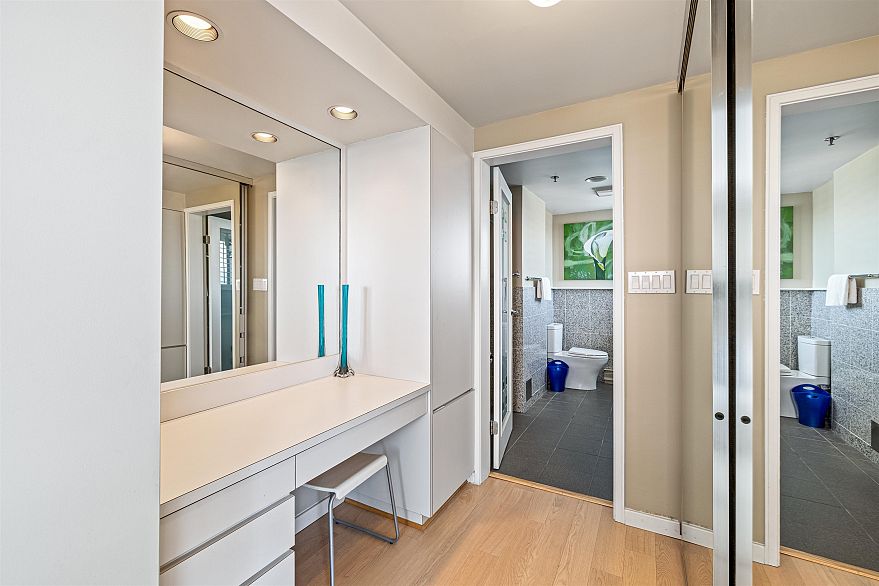 1100 5890 Balsam Street