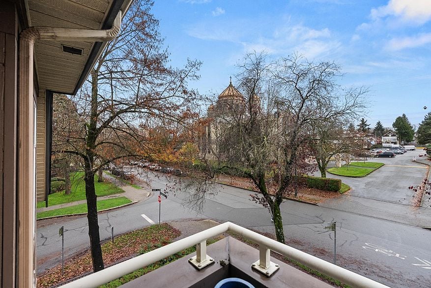 E301 623 W 14th Avenue