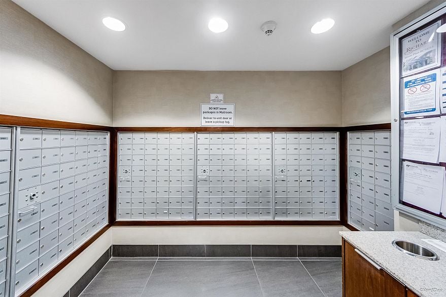 213 1088 Richards Street