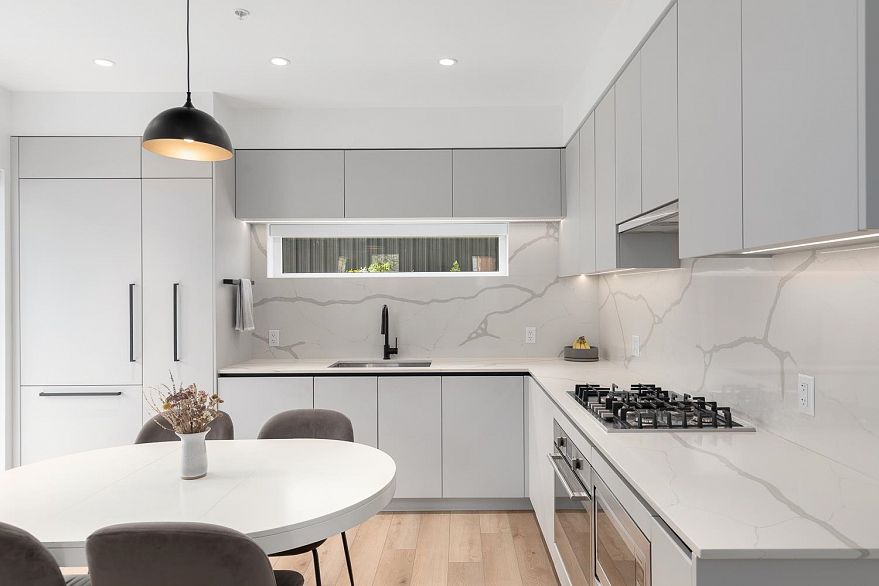 101 239 E 16th Avenue