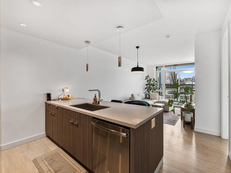 201 1788 Ontario Street