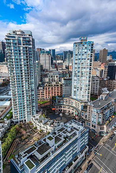 3207 688 Abbott Street