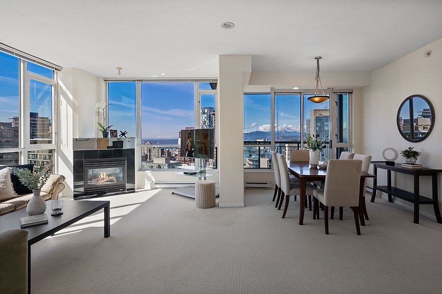 3601 1328 W Pender Street