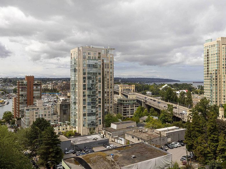 1104 889 Pacific Street