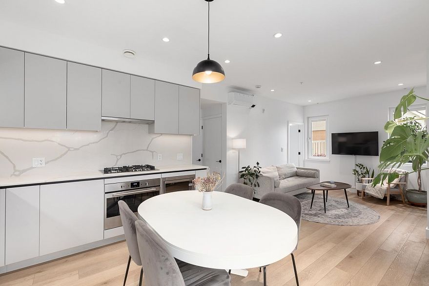 101 239 E 16th Avenue