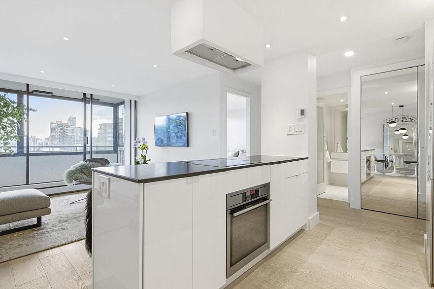 1806 1725 Pendrell Street