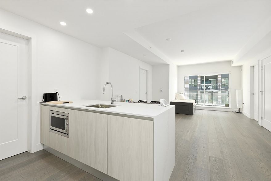 205 488 W 58th Avenue