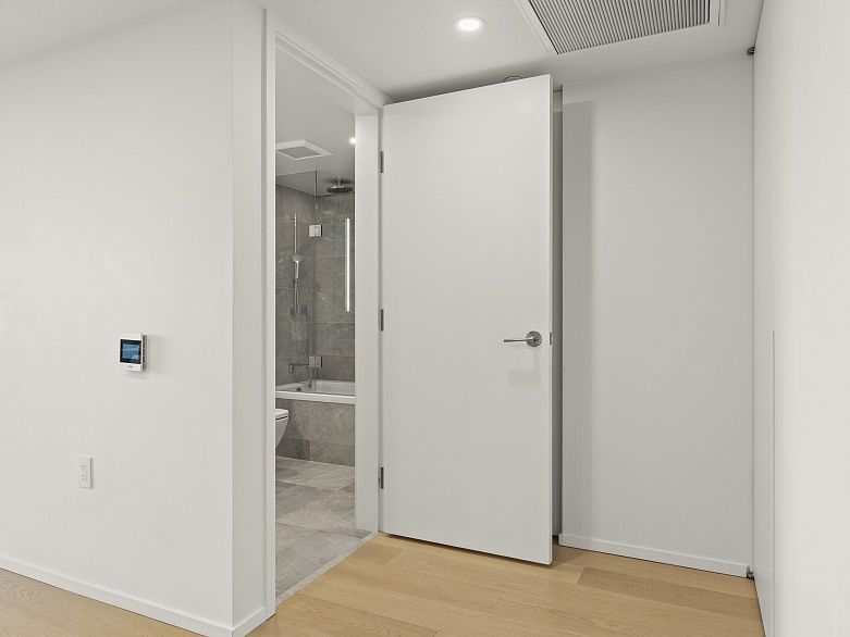 1104 889 Pacific Street