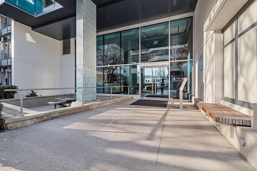 820 1777 W 7th Avenue