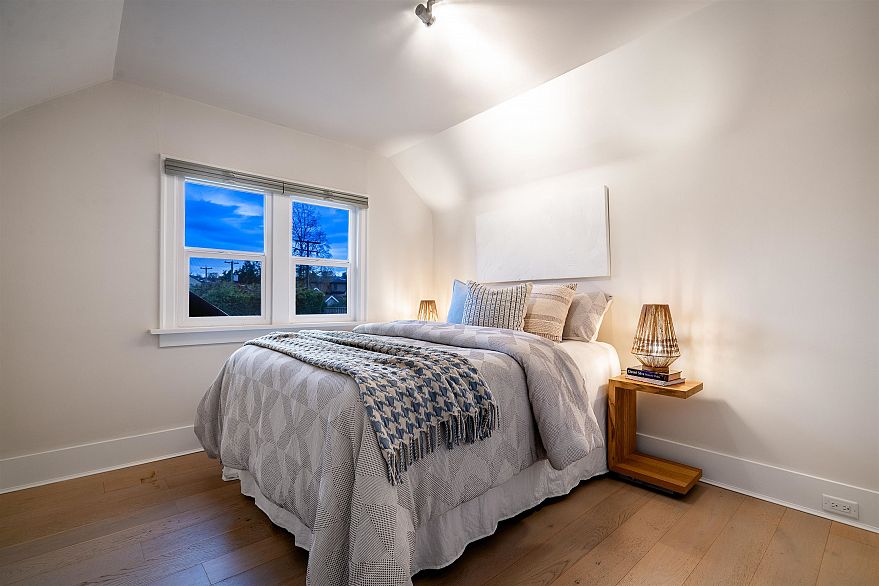 2011 Creelman Avenue