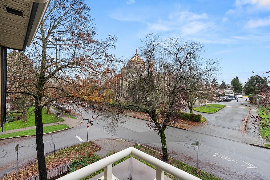 E301 623 W 14th Avenue