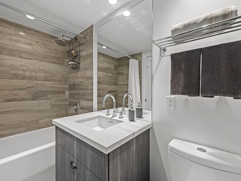 502 311 E 6th Avenue