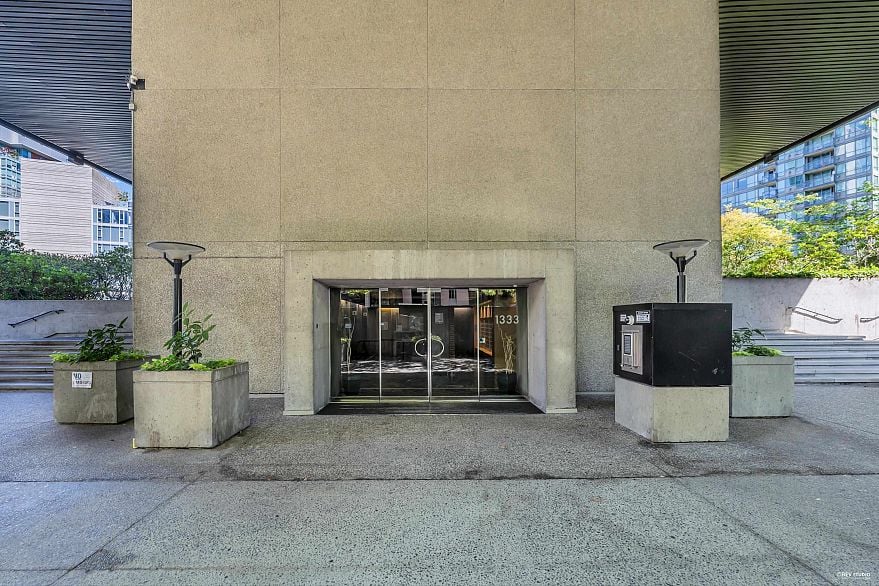 1113 1333 W Georgia Street