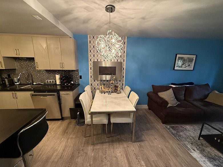 117 2416 W 3rd Avenue